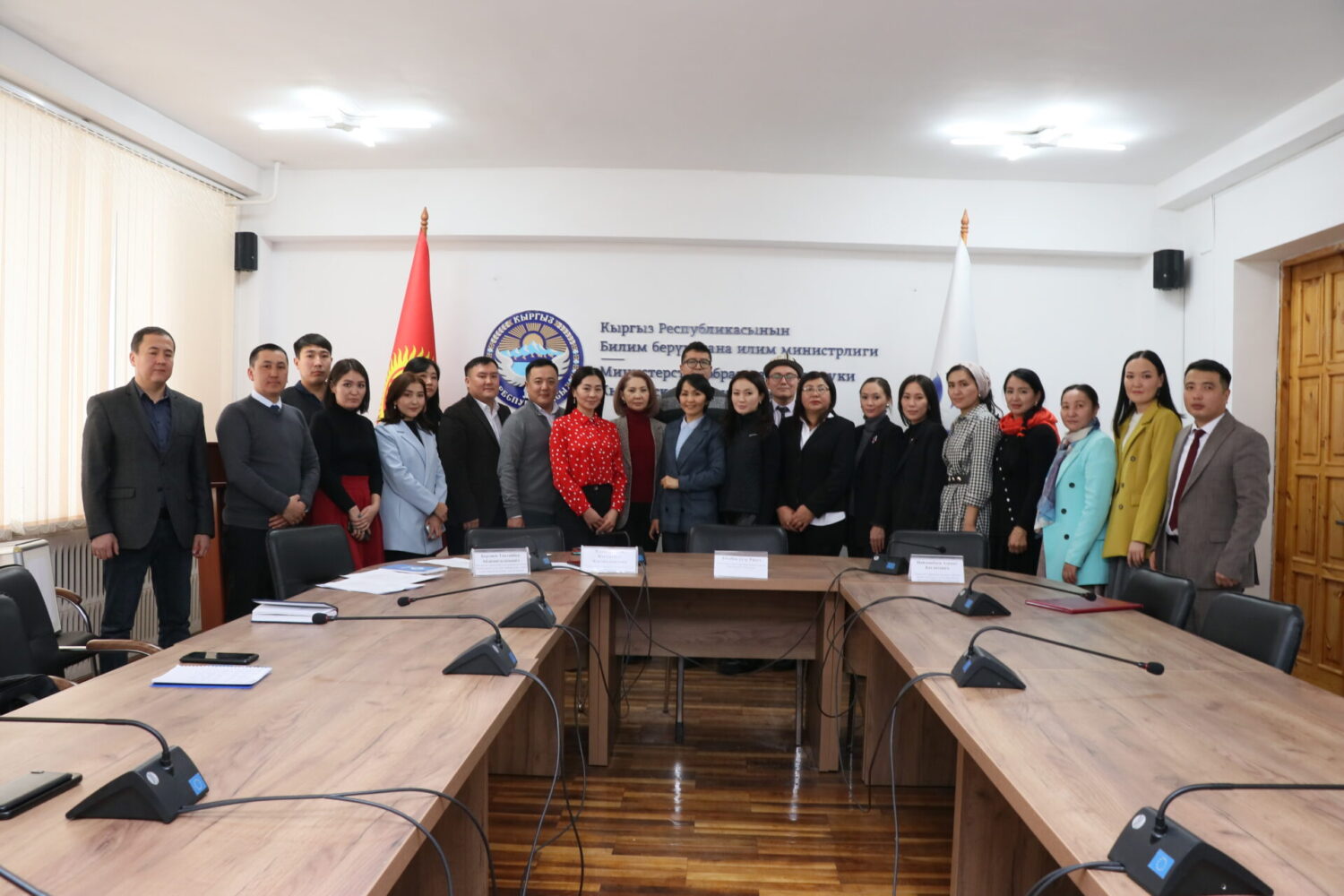 ЖАШ ОКУМУШТУУЛАРДЫН ЖОГОРКУ КЕҢЕШИНИН ТӨРАГАСЫН ШАЙЛОО ӨТТҮ