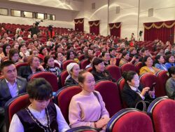 МАМЛЕКЕТТИК ТИЛДИН АЙЛЫГЫ БОЮНЧА ЖЫЙЫНТЫКТООЧУ ИШ-ЧАРА ӨТҮП ЖАТАТ