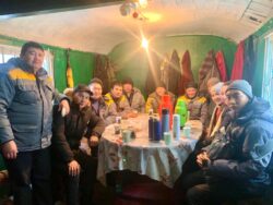 КЭУ СТУДЕНТТЕРИ “ТАЗАЛЫКЧЫЛАРДЫ” ЫСЫК ЧАЙ МЕНЕН ЖЫЛЫТЫШТЫ