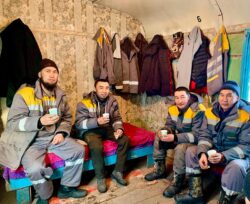 КЭУ СТУДЕНТТЕРИ “ТАЗАЛЫКЧЫЛАРДЫ” ЫСЫК ЧАЙ МЕНЕН ЖЫЛЫТЫШТЫ