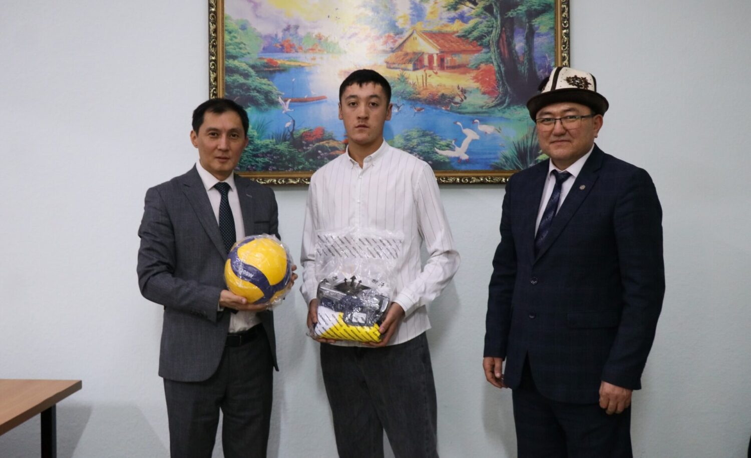 МИНИСТР ВОЛЕЙБОЛЧУЛАРГА БЕЛЕК ТАПШЫРДЫ