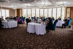 МЕКТЕПКЕ ЧЕЙИНКИ БИЛИМ БЕРҮҮНҮ ӨНҮКТҮРҮҮ ҮЧҮН КҮЧТӨРДҮ БИРИКТИРҮҮ