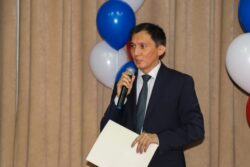 УЛАНБЕК МАМБЕТАКУНОВ МЕКТЕП МУГАЛИМДЕРИН АНГЛИС ТИЛИНЕ ОКУТУУ БОЮНЧА ДОЛБООРЛОРДУ ИШКЕ КИРГИЗҮҮГӨ КАТЫШТЫ