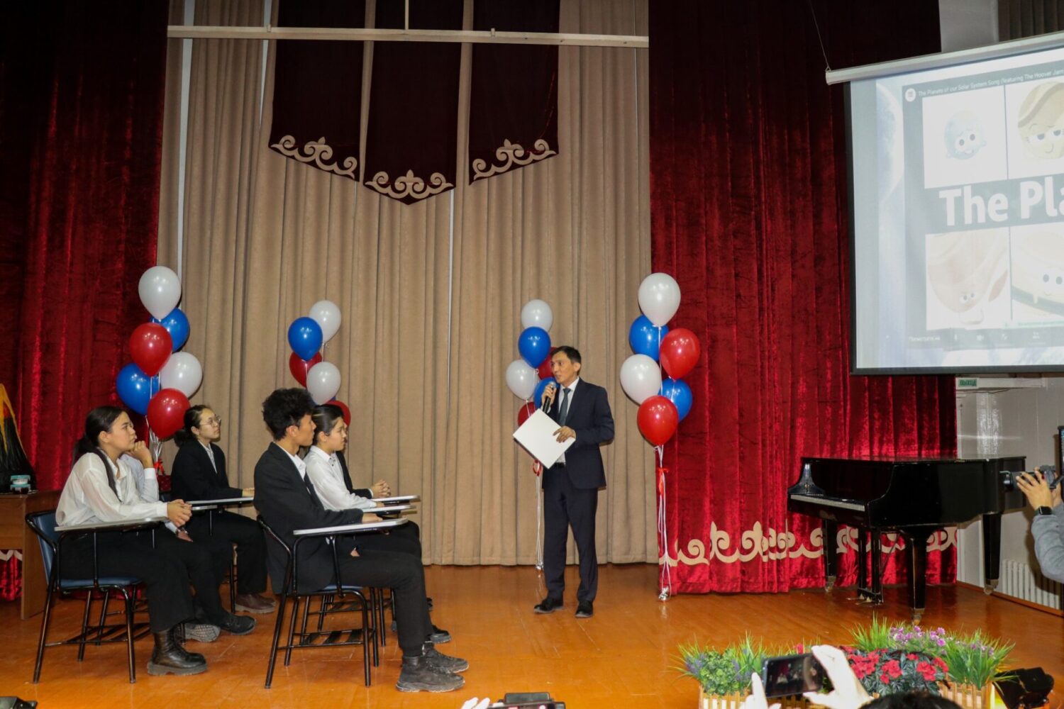 УЛАНБЕК МАМБЕТАКУНОВ ПРИНЯЛ УЧАСТИЕ В ЗАПУСКЕ ПРОЕКТОВ ПО ОБУЧЕНИЮ УЧИТЕЛЕЙ ШКОЛ АНГЛИЙСКОМУ ЯЗЫКУ