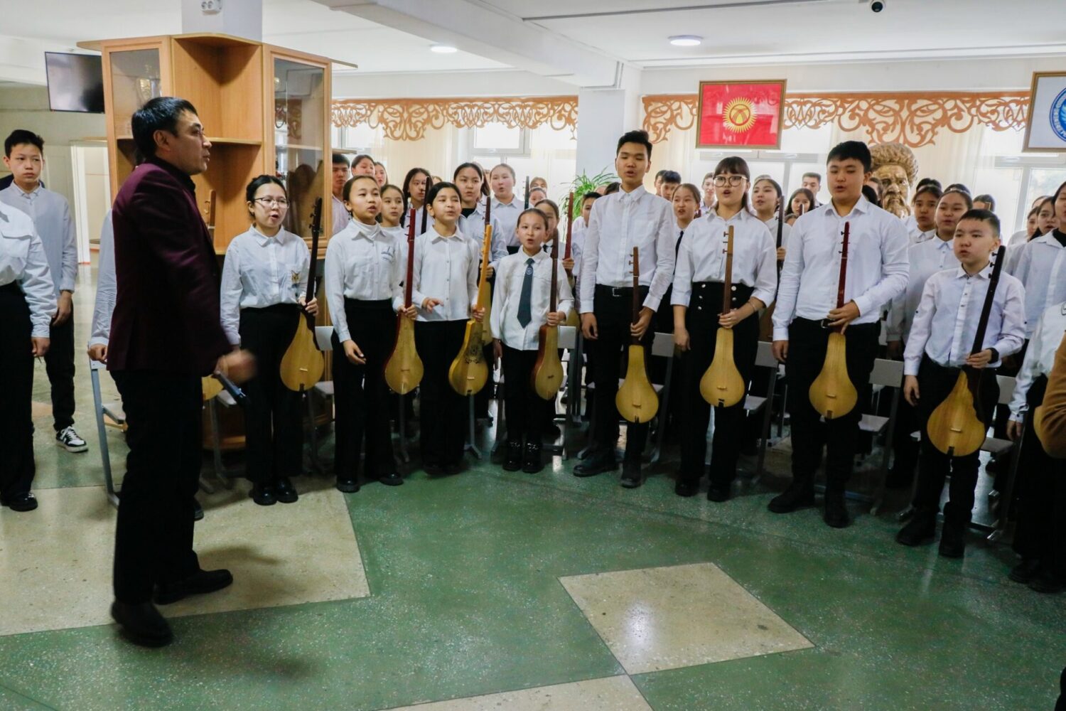 УЛАНБЕК МАМБЕТАКУНОВ ПРИНЯЛ УЧАСТИЕ В ЗАПУСКЕ ПРОЕКТОВ ПО ОБУЧЕНИЮ УЧИТЕЛЕЙ ШКОЛ АНГЛИЙСКОМУ ЯЗЫКУ