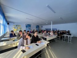 КЕСИПТИК ЛИЦЕЙЛЕРДИН ПЕДАГОГДОРУ ОКУТУУНУН ЭЛЕКТРОНДУК ПЛАТФОРМАЛАРЫН ҮЙРӨНҮҮДӨ