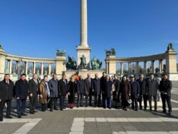 МИНИСТР УЛАНБЕК МАМБЕТАКУНОВГО ОБУДА УНИВЕРСИТЕТИНИН АРДАКТУУ МҮЧӨСҮ НААМЫ ЫЙГАРЫЛДЫ