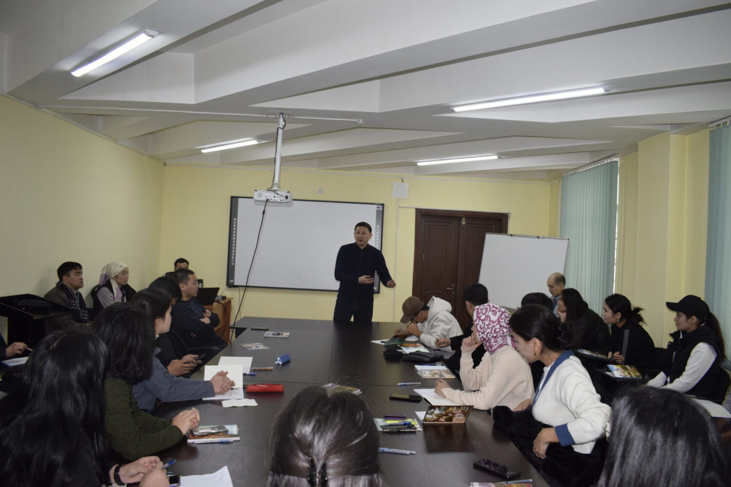 ОШТУДА ЖАРАТМАН СТУДЕНТТЕР ҮЧҮН БИЗНЕС-ТРЕНИНГДЕР БАШТАЛДЫ