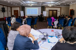 МЕКТЕПКЕ ЧЕЙИНКИ БИЛИМ БЕРҮҮНҮ ӨНҮКТҮРҮҮ ҮЧҮН КҮЧТӨРДҮ БИРИКТИРҮҮ