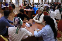 ЧЕТ ӨЛКӨЛҮК СТУДЕНТТЕР АКЫЛ ТАЙМАШЫНДА БЕТТЕШТИ