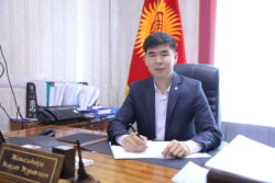 “МУГАЛИМДИН СТАТУСУ” ЖӨНҮНДӨГҮ МЫЙЗАМ ЖАЛАЛ-АБАД ШААРЫНДА КОЛДООГО АЛЫНДЫ