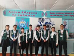 ЗАМАН МЕНЕН АДЫМДАШ ДИРЕКТОР