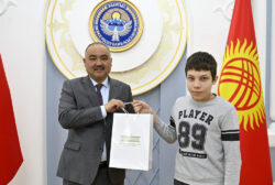 ӨЛКӨНҮН КЕЛЕЧЕГИ – БИЛИМДҮҮ ЖАШТАРДЫН КОЛУНДА