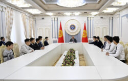 ӨЛКӨНҮН КЕЛЕЧЕГИ – БИЛИМДҮҮ ЖАШТАРДЫН КОЛУНДА