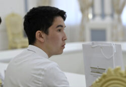 ӨЛКӨНҮН КЕЛЕЧЕГИ – БИЛИМДҮҮ ЖАШТАРДЫН КОЛУНДА