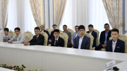 ӨЛКӨНҮН КЕЛЕЧЕГИ – БИЛИМДҮҮ ЖАШТАРДЫН КОЛУНДА