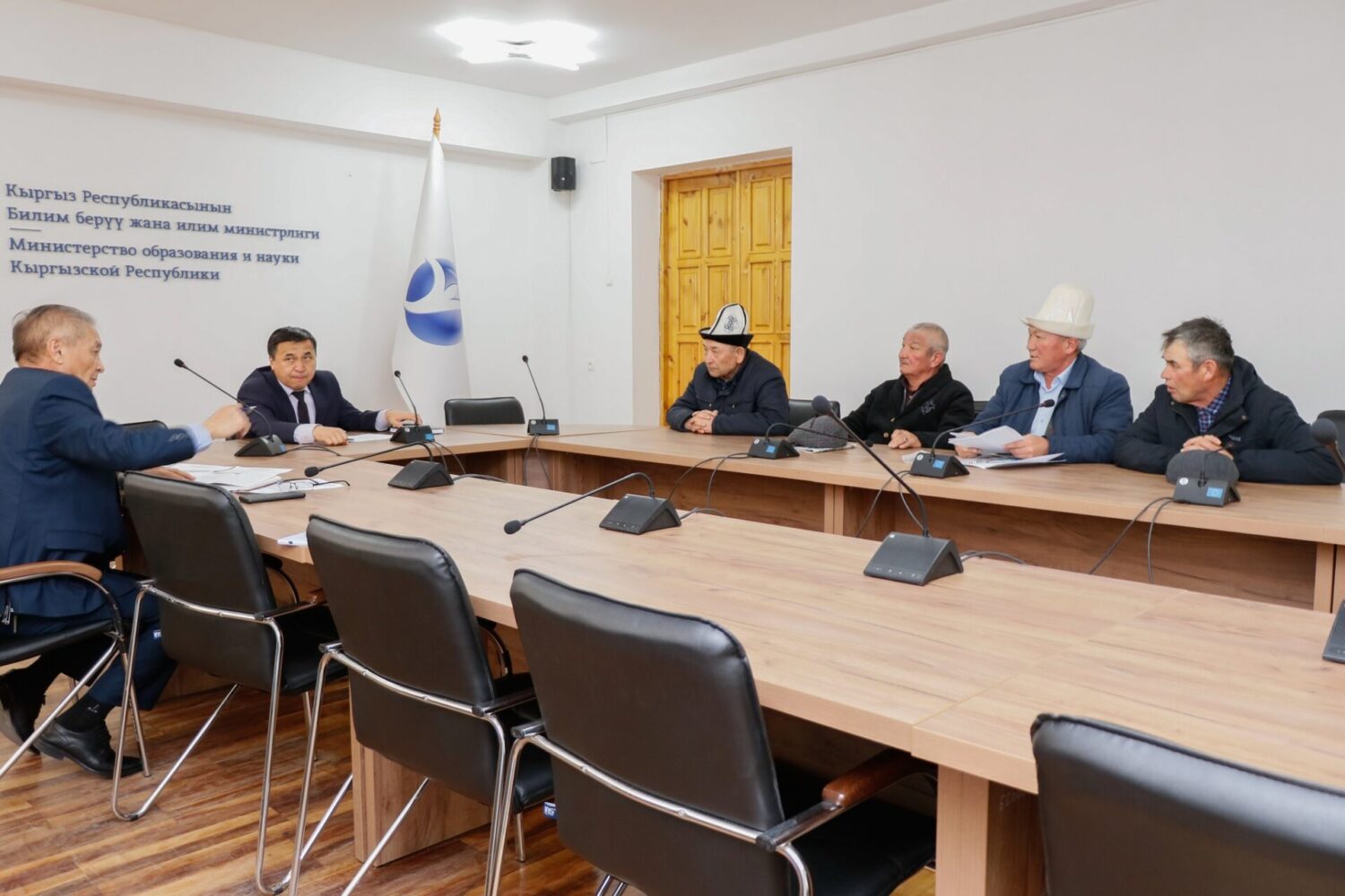 МИНИСТР КАНЫБЕК ИМАНАЛИЕВ ПРОВОДИТ ПРИЁМ ГРАЖДАН