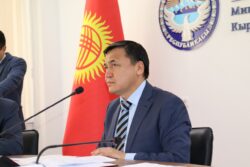 МИНИСТР КЕҢЕЙТИЛГЕН КУРАМДА КЕҢЕШМЕ ӨТКӨРДҮ