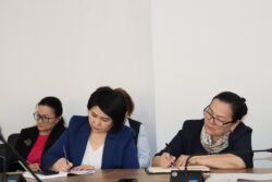 МИНИСТР КЕҢЕЙТИЛГЕН КУРАМДА КЕҢЕШМЕ ӨТКӨРДҮ