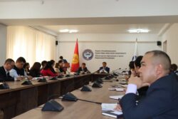 МИНИСТР КЕҢЕЙТИЛГЕН КУРАМДА КЕҢЕШМЕ ӨТКӨРДҮ