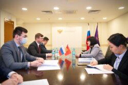 КЫРГЫЗСТАН МЕНЕН РОССИЯ БИЛИМ БЕРҮҮ ТАРМАГЫНДАГЫ КЫЗМАТТАШТЫКТЫ ТАЛКУУЛАДЫ