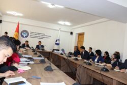 МИНИСТР КЕҢЕЙТИЛГЕН КУРАМДА КЕҢЕШМЕ ӨТКӨРДҮ