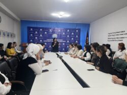 МИНИСТРДИН ОРУН БАСАРЫ ОРОК ОРТО МЕКТЕБИНИН МУГАЛИМДЕРИН КАБЫЛ АЛДЫ