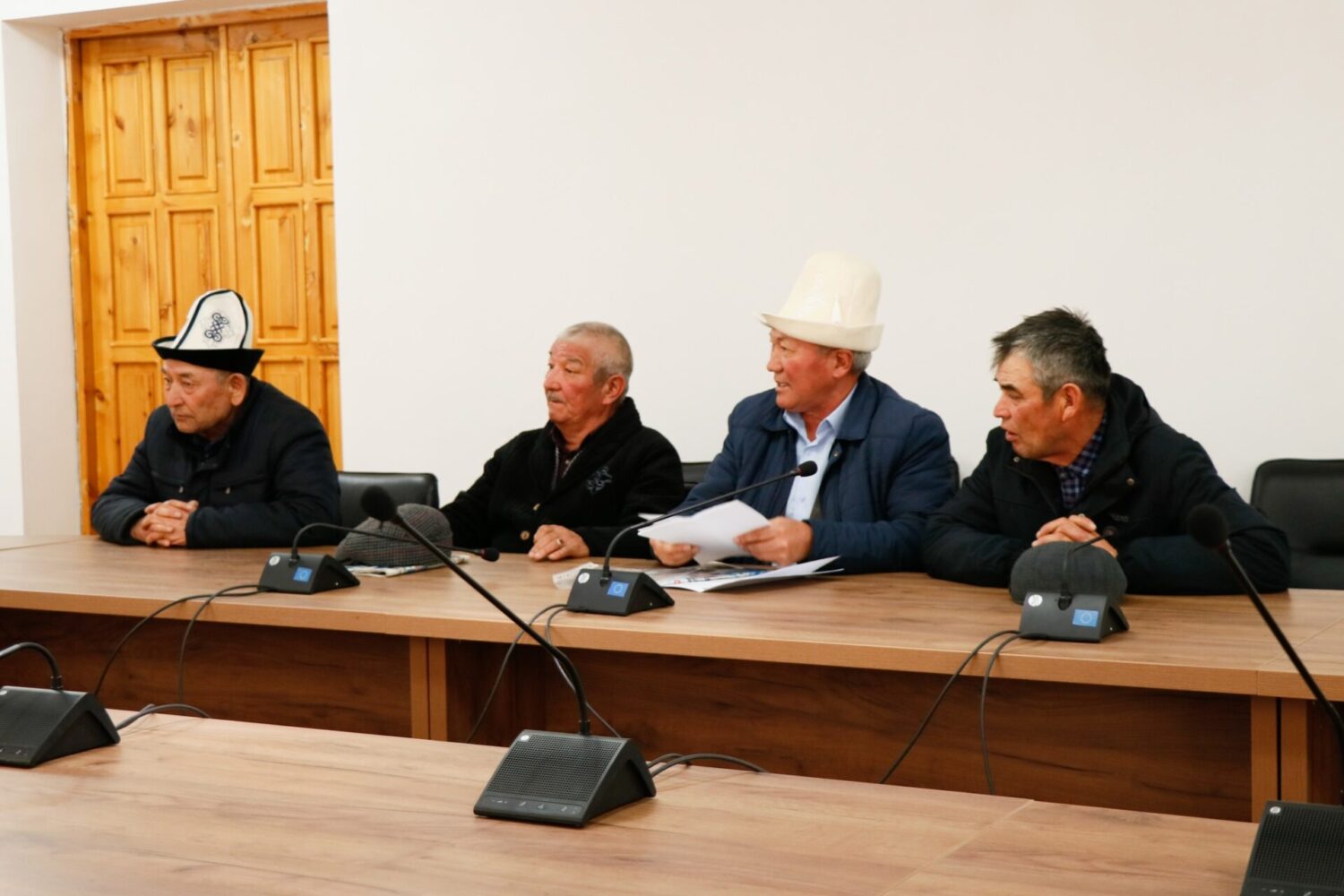 МИНИСТР КАНЫБЕК ИМАНАЛИЕВ ПРОВОДИТ ПРИЁМ ГРАЖДАН