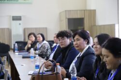 ОКУТУУЧУЛАР БАШТАЛГЫЧ КЛАССТАРДЫН МУГАЛИМДЕРИН ЗАМАНБАП ДАЯРДООНУ ТАЛКУУЛАШТЫ