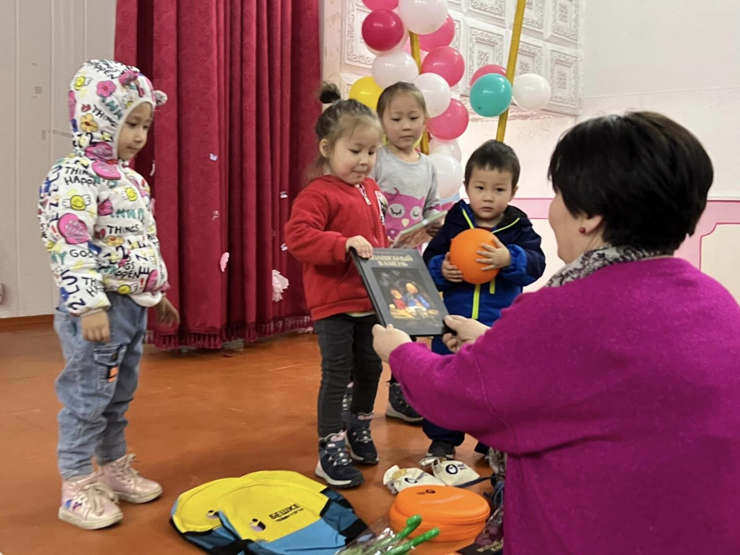 “БЕШКЕ ЧЕЙИН ҮЛГҮР”: АГАРТУУЧУ ЛЕКЦИЯЛАР АЙМАКТАРДА УЛАНУУДА