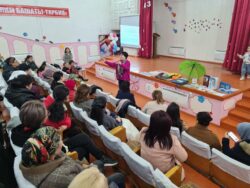 “БЕШКЕ ЧЕЙИН ҮЛГҮР”: АГАРТУУЧУ ЛЕКЦИЯЛАР АЙМАКТАРДА УЛАНУУДА