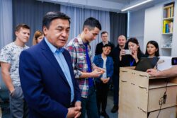 КАНЫБЕК ИМАНАЛИЕВ ОloloPlanet КРЕАТИВДҮҮ БОРБОРУНА БАРДЫ