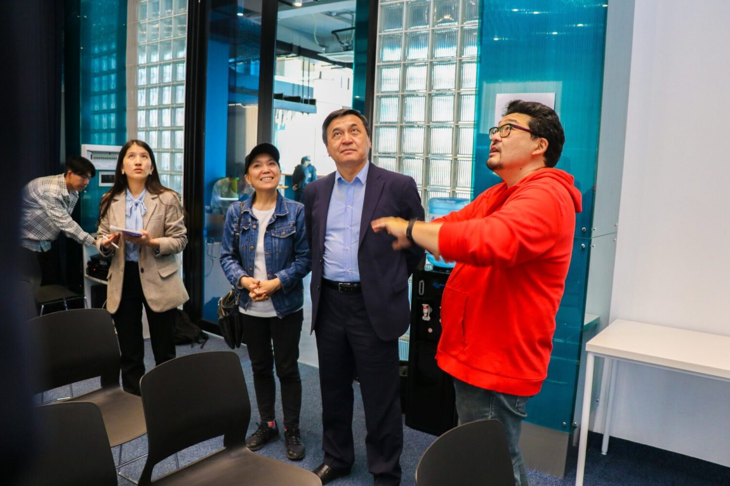 КАНЫБЕК ИМАНАЛИЕВ ПОСЕТИЛ КРЕАТИВНЫЙ ЦЕНТР ОloloPLANET