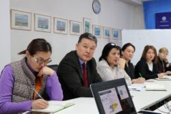 КАНЫБЕК ИМАНАЛИЕВ БАШТАЛГЫЧ КЕСИПТИК БИЛИМ БЕРҮҮДӨГҮ РЕФОРМАЛАРДЫ ТАЛКУУЛАДЫ