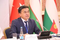 ЭЛ АРАЛЫК ТҮРК АКАДЕМИЯСЫ МОЛДО НИЯЗДЫН 200 ЖЫЛДЫГЫН БЕЛГИЛЕЙТ