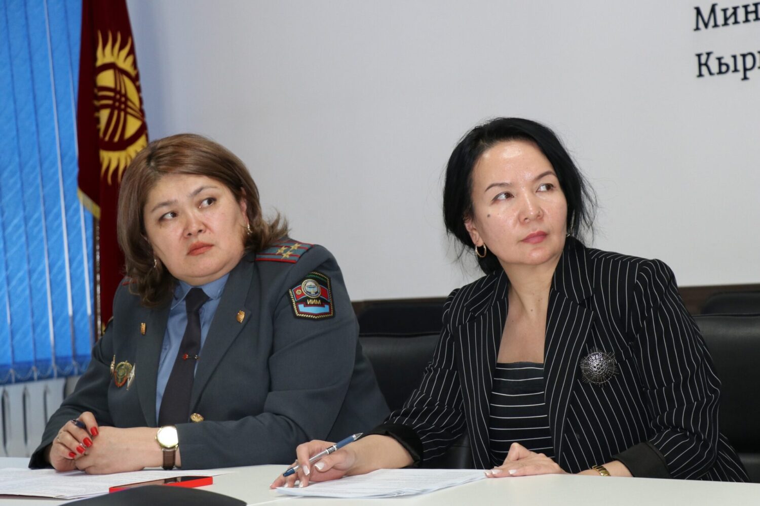 МЕКТЕПТЕГИ КЫЛМЫШТУУЛУКТУН АЛДЫН АЛУУ БОЮНЧА ОНЛАЙН ЖЫЙЫН ӨТТҮ