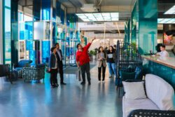 КАНЫБЕК ИМАНАЛИЕВ ОloloPlanet КРЕАТИВДҮҮ БОРБОРУНА БАРДЫ