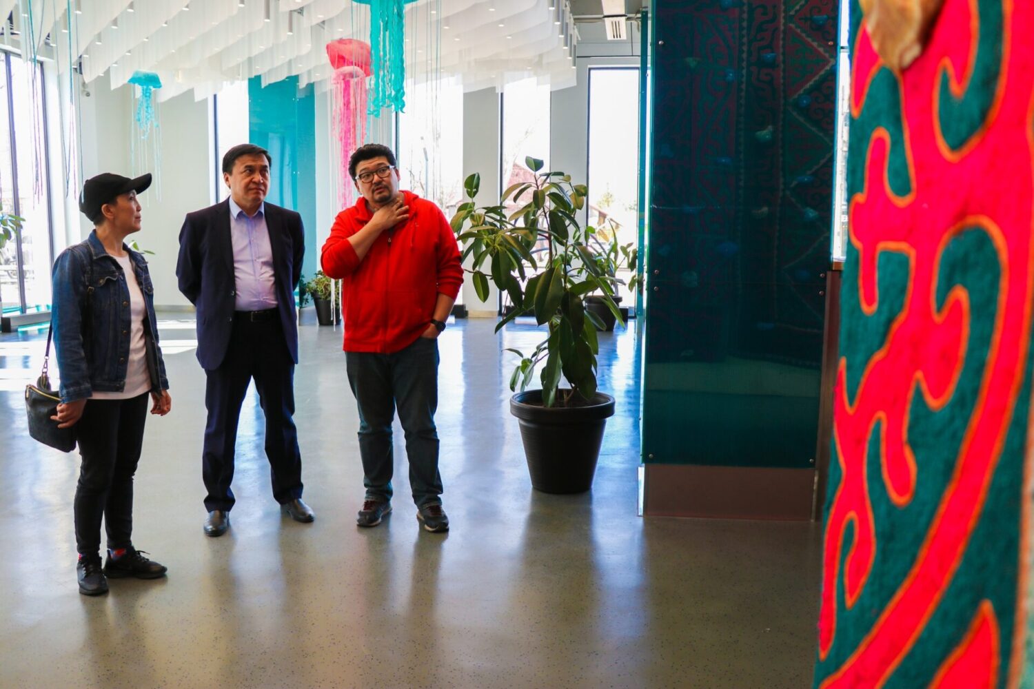 КАНЫБЕК ИМАНАЛИЕВ ПОСЕТИЛ КРЕАТИВНЫЙ ЦЕНТР ОloloPLANET