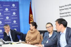 КАНЫБЕК ИМАНАЛИЕВ БАШТАЛГЫЧ КЕСИПТИК БИЛИМ БЕРҮҮДӨГҮ РЕФОРМАЛАРДЫ ТАЛКУУЛАДЫ