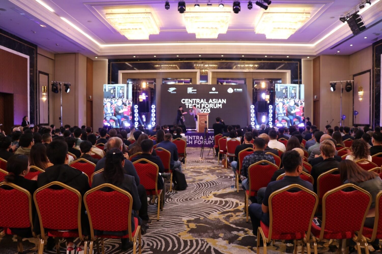 КАНЫБЕК ИМАНАЛИЕВ: “БИЗДИН МАКСАТ — ДҮЙНӨ ЖҮЗҮ БОЮНЧА ИШТЕГЕН 10 МИҢДЕН КЕМ ЭМЕС IT АДИСИНЕ ЖЕТИШҮҮ!”