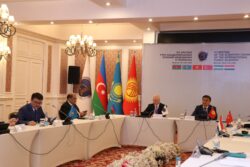 ЭЛ АРАЛЫК ТҮРК АКАДЕМИЯСЫ МОЛДО НИЯЗДЫН 200 ЖЫЛДЫГЫН БЕЛГИЛЕЙТ