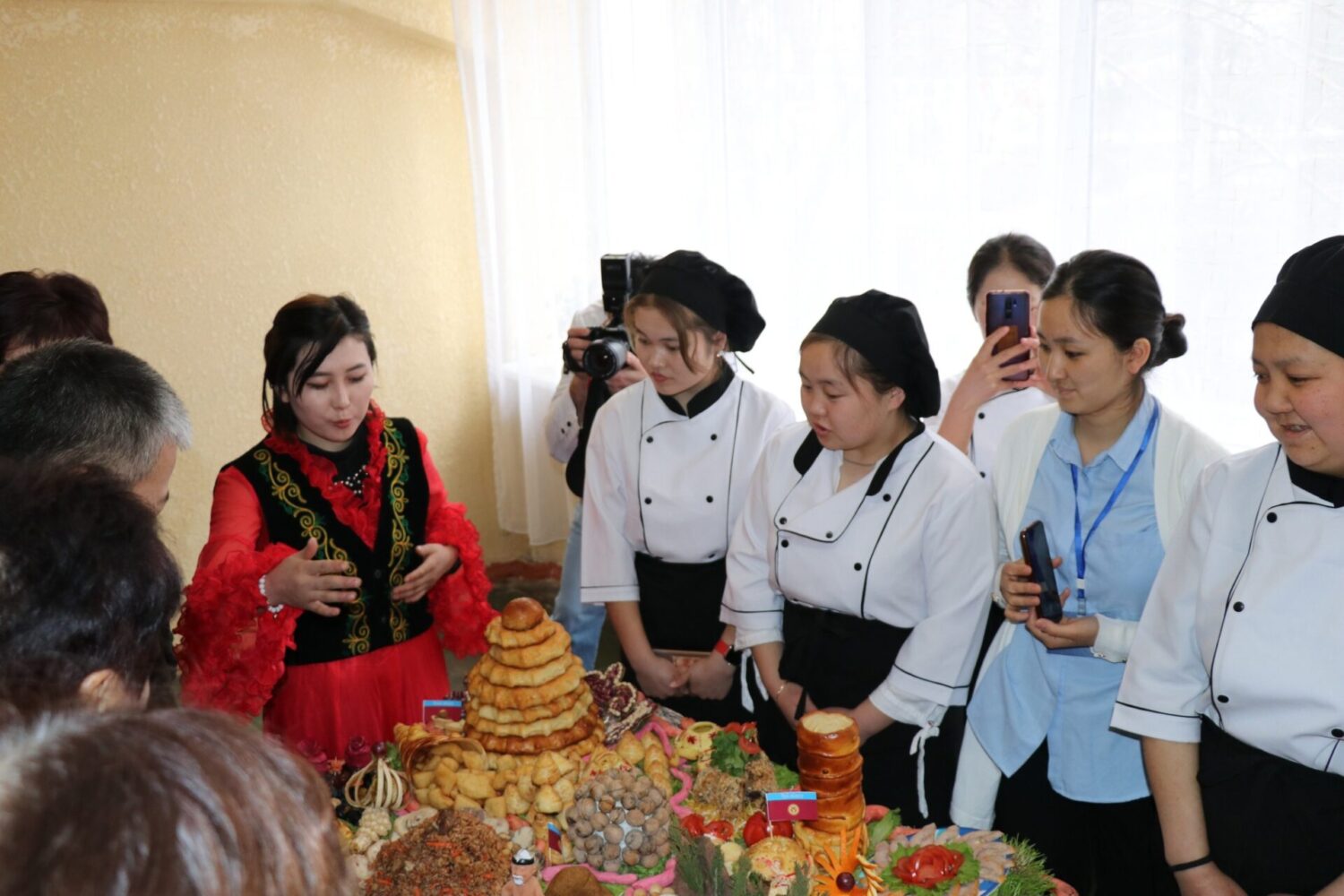 РАСУЛ АБАЗБЕК УУЛУ: «КЕСИПТИК ЛИЦЕЙЛЕР АРТЫКЧЫЛЫКТУУ КЕСИПТЕР БОЮНЧА БИЛИМ БЕРЕТ»