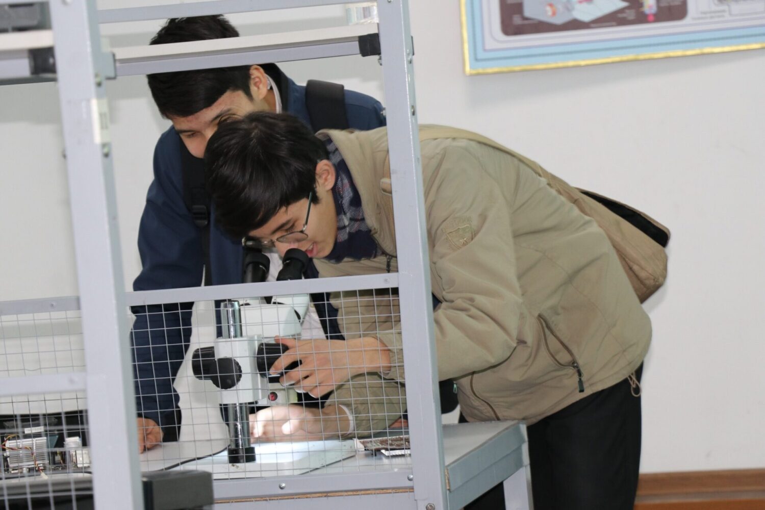 РАСУЛ АБАЗБЕК УУЛУ: «КЕСИПТИК ЛИЦЕЙЛЕР АРТЫКЧЫЛЫКТУУ КЕСИПТЕР БОЮНЧА БИЛИМ БЕРЕТ»