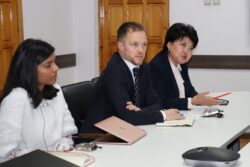 КАНЫБЕК ИМАНАЛИЕВ: “БИЛИМДҮҮ КООМ – ДЕНИ САК ӨЛКӨ”