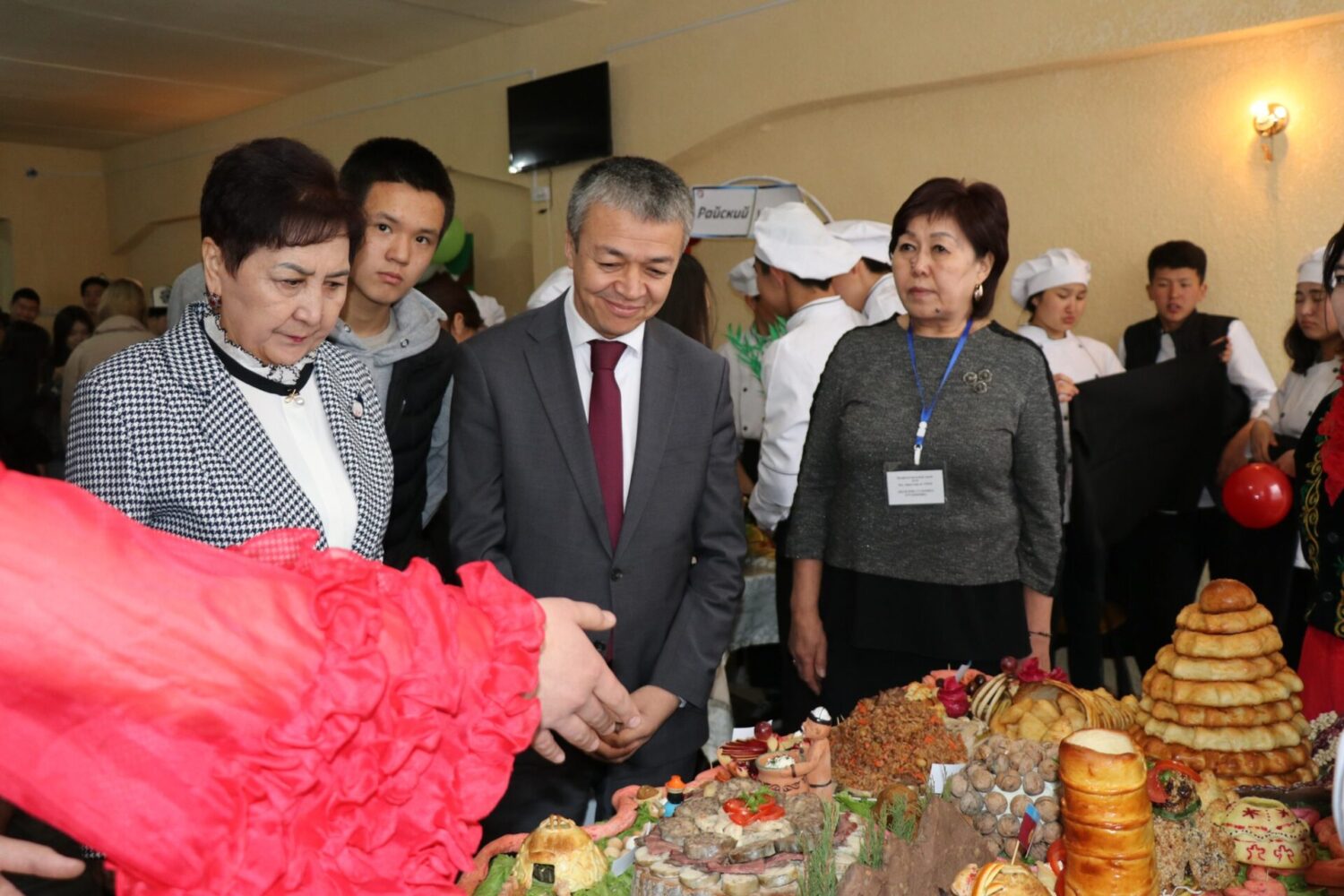 РАСУЛ АБАЗБЕК УУЛУ: «КЕСИПТИК ЛИЦЕЙЛЕР АРТЫКЧЫЛЫКТУУ КЕСИПТЕР БОЮНЧА БИЛИМ БЕРЕТ»