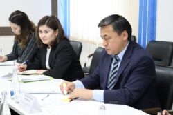 КАНЫБЕК ИМАНАЛИЕВ БУУнун ДҮЙНӨЛҮК АЗЫК-ТҮЛҮК ПРОГРАММАСЫНЫН ӨКҮЛДӨРҮ МЕНЕН КЫЗМАТТАШУУНУ ТАЛКУУЛАДЫ