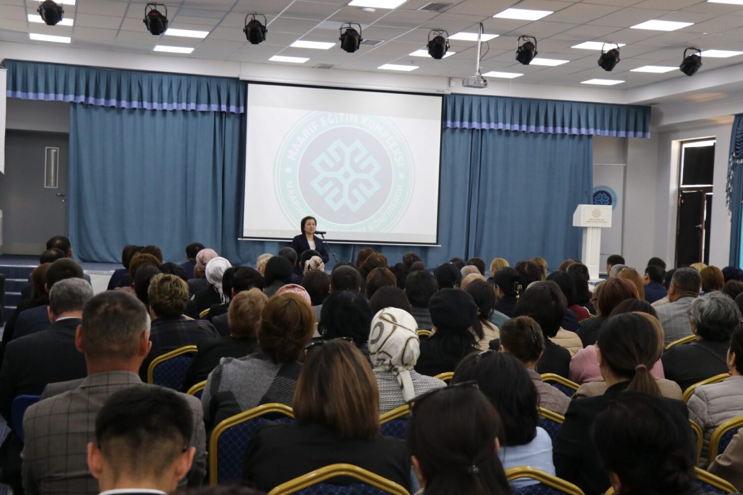 ЧҮЙ ОБЛУСУНУН МЕКТЕП ДИРЕКТОРЛОРУ ОКУТУУДАН ӨТТҮ