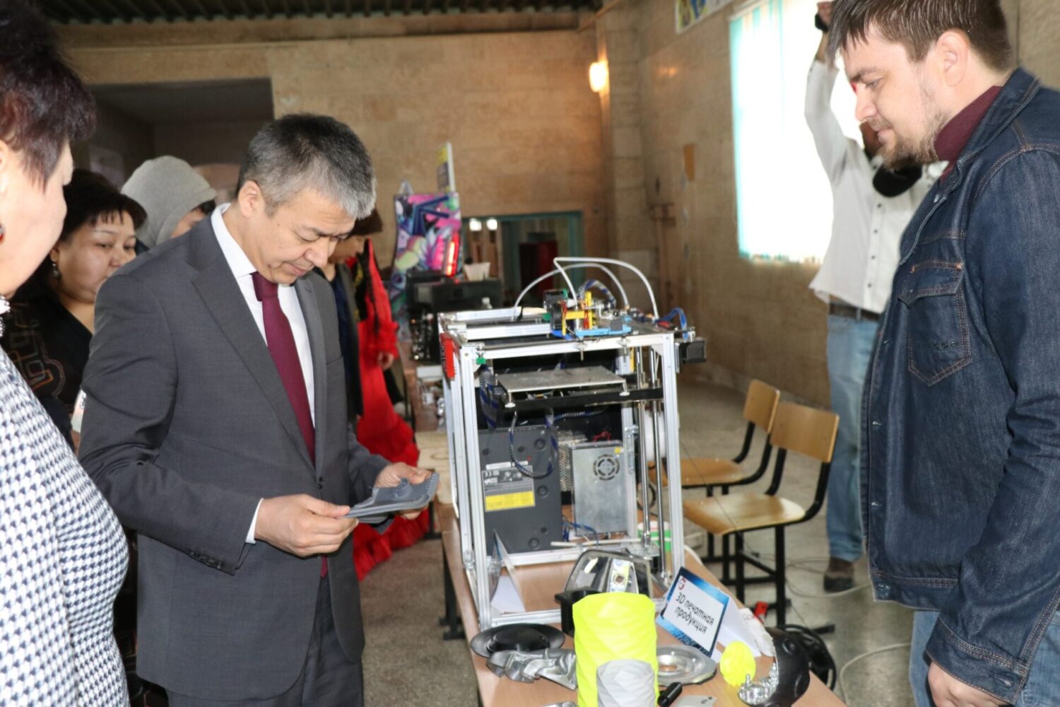 РАСУЛ АБАЗБЕК УУЛУ: «КЕСИПТИК ЛИЦЕЙЛЕР АРТЫКЧЫЛЫКТУУ КЕСИПТЕР БОЮНЧА БИЛИМ БЕРЕТ»