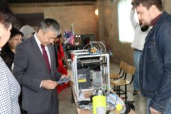 РАСУЛ АБАЗБЕК УУЛУ: «КЕСИПТИК ЛИЦЕЙЛЕР АРТЫКЧЫЛЫКТУУ КЕСИПТЕР БОЮНЧА БИЛИМ БЕРЕТ»