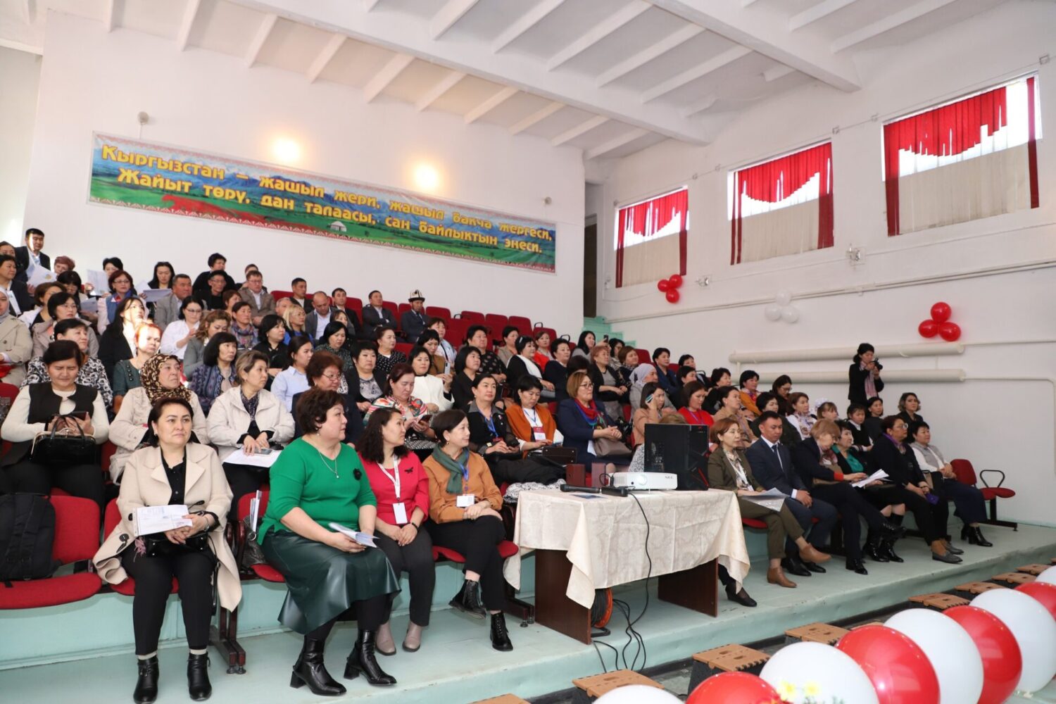 РАЙОНДУК БИЛИМ БЕРҮҮ БӨЛҮМДӨРҮНҮН МЕТОДИСТТЕРИ ОКУУ ТУРУНУН ЖҮРҮШҮНДӨ КӨНДҮМДӨРҮН ЖАКШЫРТЫШТЫ